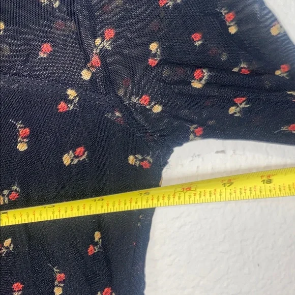 🐚Sheer floral long sleeved top with red and yellow flower details! - Picture 5 of 6